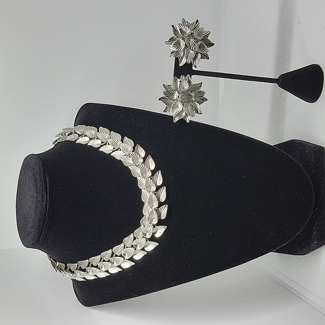 Vintage Necklace And Earrings 45$